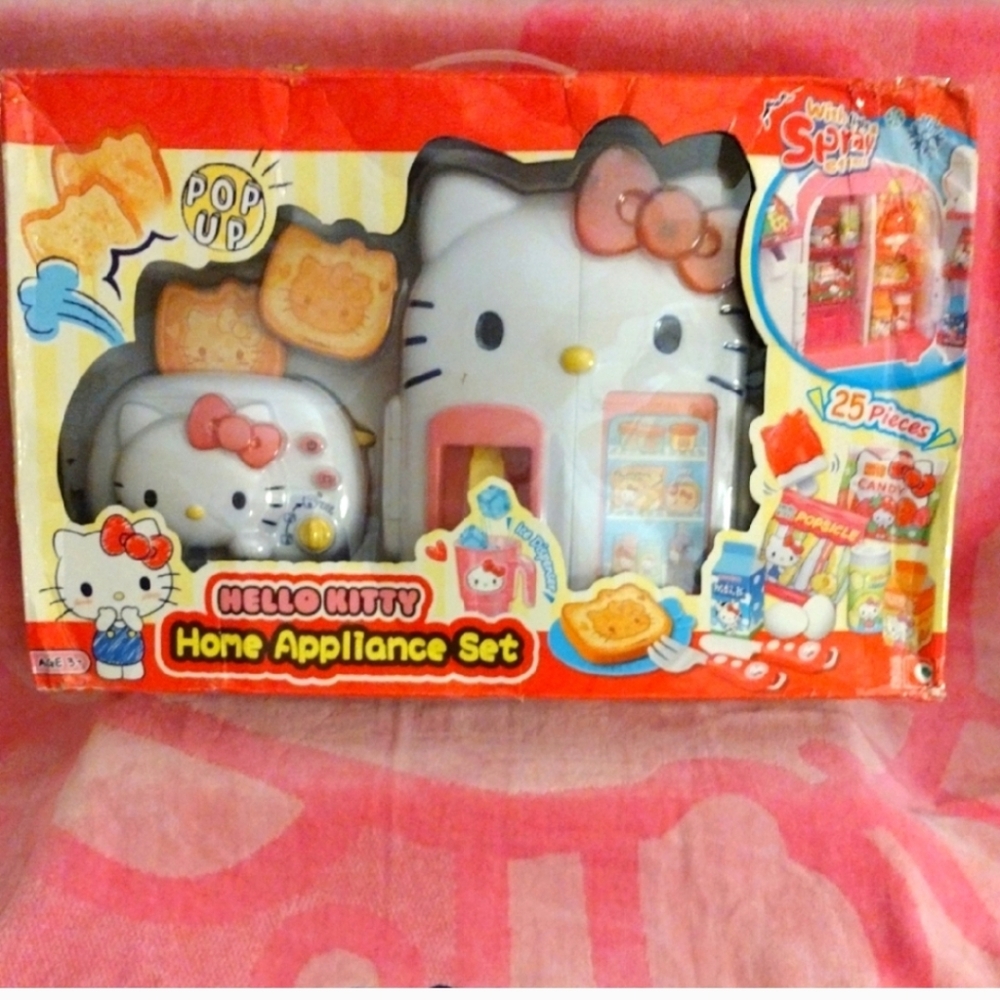EXCLUSIVE - Hello Kitty Officially Licensed Home Appliance Playset - Picture 2 of 8